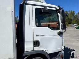 MAN TGL 8.220 4x2 box truck – 115,000 km – tail lift a