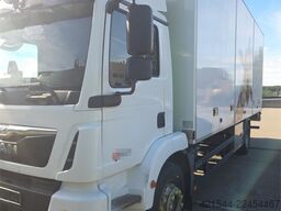 MAN TGM box truck with refrigeration/freezer unit and