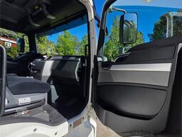 MAN TGM 15.250 Box Truck with Refrigeration/Freezer Un