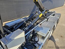 MAN TGS 35.470 8x4 / HMF 2243 Z KRAAN + HAAKARM