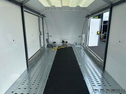 Brian James Race Sport / Länge: 5,03 m / 3.000 kg