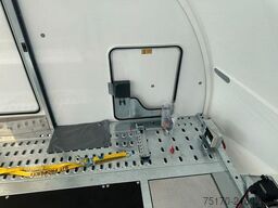 Brian James Race Sport / Länge: 5,03 m / 3.000 kg