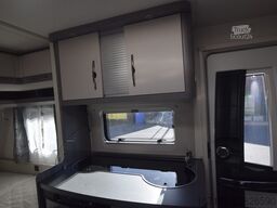 HOBBY On tour 390 SF mit Sonnensegel
