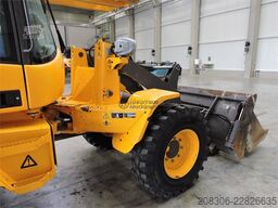 VOLVO L30G + Fork