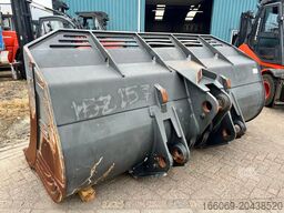 Doosan Rock bucket  230104- 01475