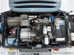 SCHMITZ CARGOBULL Doppelstock Tiefkühler /Telematic/Defrost
