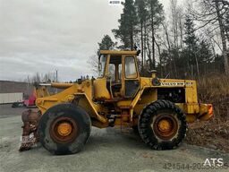 Volvo LM1240 wheel loader. WATCH VIDEO