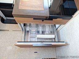BÜRSTNER Signature SFT 7.1 180PS, AHK, SAT+TV, Markise