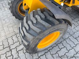 JCB 403 / 980 Stunden / Schaufel + Gabel