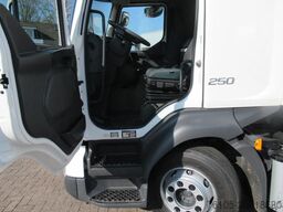 Volvo FL 250 Bakwagen + 6 deuren + Laadklep 2000 kg