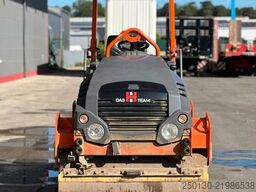 HAMM HD12 VV Tandemwalze mit Streuer