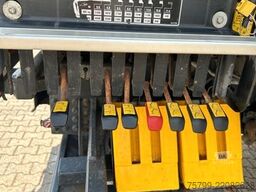 IVECO Pritsche + HIAB HIDUO 228 Kran