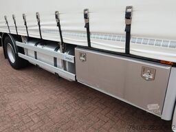 DAF CF 410 Schuifzeil + Dhollandia klep 2500 kg