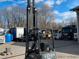 TOYOTA Elektrostapler Frontstapler Traigo48 15 Triplex