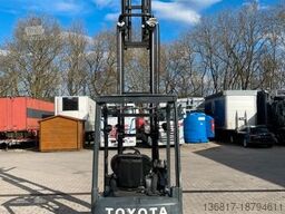 TOYOTA Elektrostapler Frontstapler Traigo48 15 Triplex