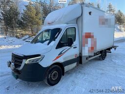 Mercedes-Benz Sprinter 4x2 Box Truck with lift and side door