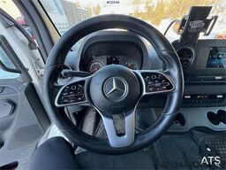 Mercedes-Benz Sprinter 4x2 Box Truck with lift and side door