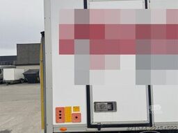 Mercedes-Benz Sprinter 4x2 box truck.