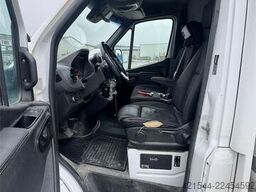 Mercedes-Benz Sprinter 4x2 box truck.