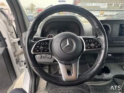 Mercedes-Benz Sprinter 4x2 box truck.