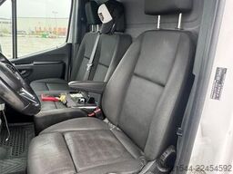 Mercedes-Benz Sprinter 4x2 box truck.
