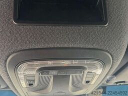 Mercedes-Benz Sprinter 4x2 box truck.