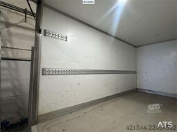 Mercedes-Benz Sprinter 4x2 box truck.