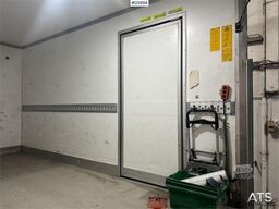 Mercedes-Benz Sprinter 4x2 box truck.