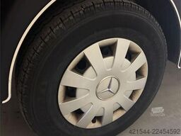 Mercedes-Benz Sprinter 4x2 box truck.