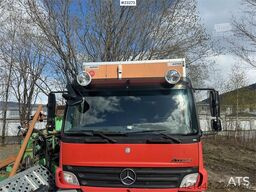 Mercedes-Benz Atego box truck w/ insulated cabinet and interior