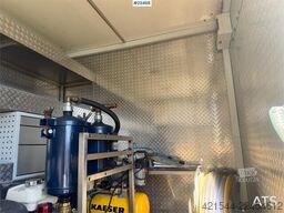 Mercedes-Benz Sprinter 519 Box Van w/Tail Lift – Shelving – 2 Se