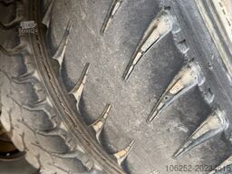 Volvo FH 400 8X4 TIPPER - MANUAL 3+3 - STEEL SPRING /...
