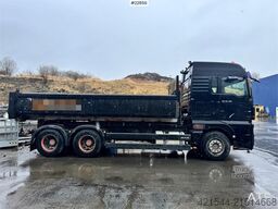 MAN TGX 26.480 6x2 hooklift truck with box – crane hyd