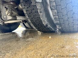 MAN TGX 26.480 6x2 hooklift truck with box – crane hyd