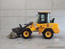 VOLVO L30G + Fork