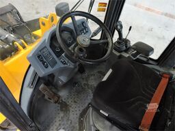 VOLVO L30G + Fork