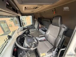 Scania P250 8.2M Koffer 2000KG LBW  NL Truck