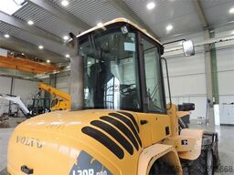 VOLVO L30B