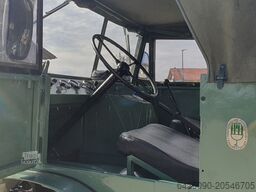 Mercedes-Benz Unimog 411