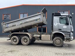 Mercedes-Benz AROCS 3345 6x6 WYWROTKA TRÓJSTRONNA Z BORDMATIKIEM