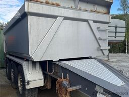 Istrail Triple-Axle Trailer