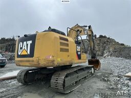 CAT 323FL with tilt and digging bucket