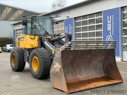 KOMATSU WA 250-6 Radlader 13,9 Ton - 11435 H - 4m³