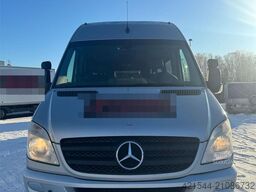 Mercedes-Benz Sprinter 515 minibus – 17 seats