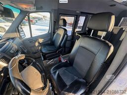 Mercedes-Benz Sprinter 515 minibus – 17 seats