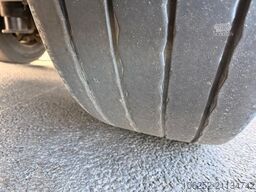 Robuste Kaiser 3-AXLES CURTAINSIDER