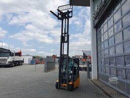 Jungheinrich EFG 215 / Triplex: 4.25m! / SS / nur 1.368h!