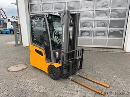 Jungheinrich EFG 215 / Triplex: 4.25m! / SS / 4.168h / 2024