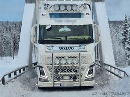 Volvo FH16 16 pallet 6x4 box truck with Onspot tool boxe