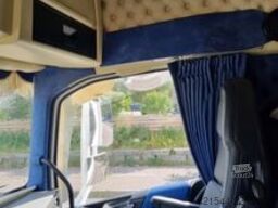 Volvo FH16 16 pallet 6x4 box truck with Onspot tool boxe